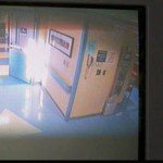 Un Angel de la guarda, salva a una niña en un hospital.