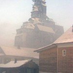 Nikolai Sutyagin, el hombre que se construyó un rascacielos de madera